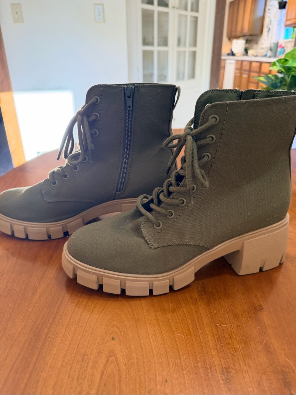 Women’s Chunky Lace-Up Combat Boots in Olive
